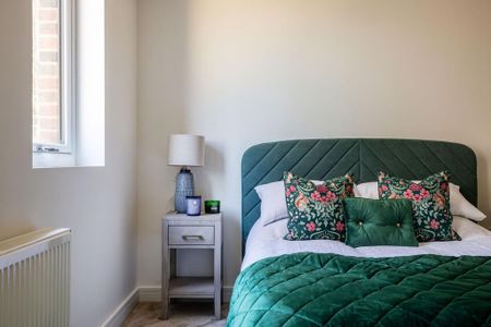 4 bedroom semi-detached house to rent - Photo 3