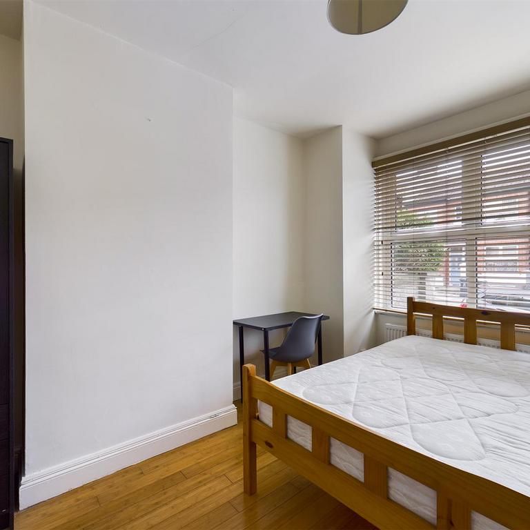 3 bedroom flat to rent - Photo 1