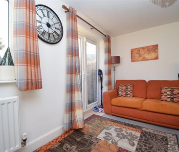 The Fouracres, Wakefield - Photo 3