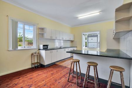 Centrally Positioned, Expansive And Ambient, Character-Filled And Sun Kissed Three Bedroom Family Home. - Photo 3