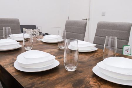 6 bedroom House To Let - Photo 2