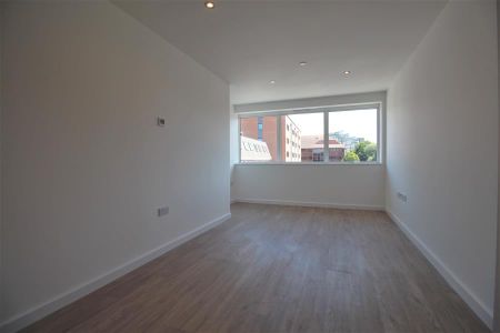 Goldsworth Road, Woking, Surrey, GU21 - Photo 2