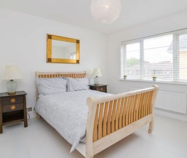 LOOK NO FURTHER! Fabulous 2 Bed Flat To Let in SE20 - Photo 2