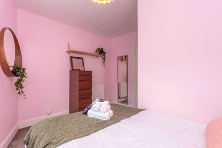 1 Bed Flat, Burns Place, EH6 - Photo 2