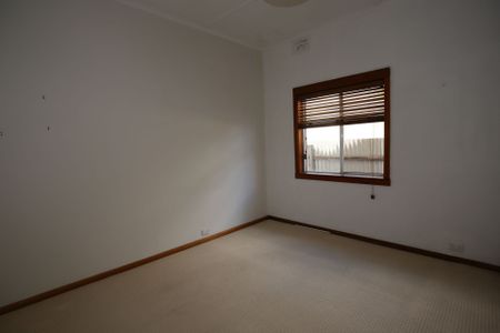 CENTRALLY LOCATED BEAUTIFUL BUNGALOW - Photo 3