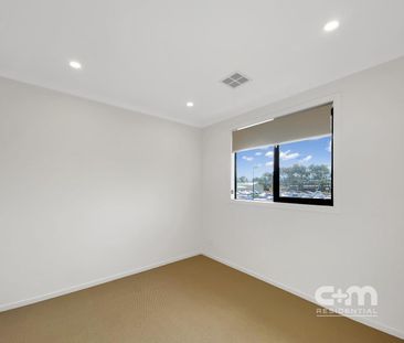 Modern Comfort & Family Flexibility in the Heart of Glenroy - Photo 2