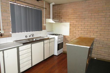 ONE BEDROOM UNIT WITH REVERSE CYCLE SPLIT SYSTEM! - Photo 3