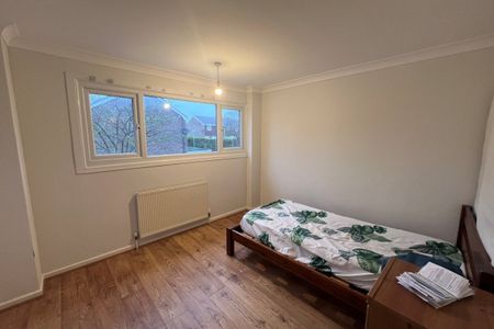 Eastfields - Photo 4