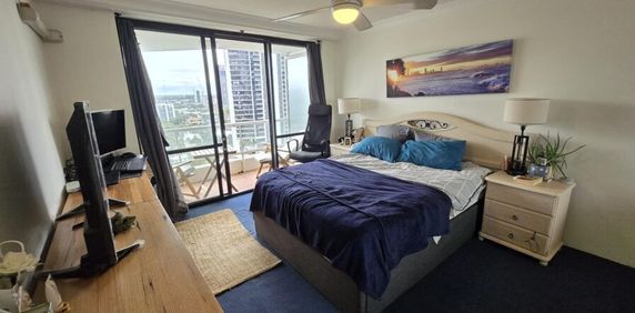 100 m2 3 bedroom Central Surfers Paradise unit - Photo 2