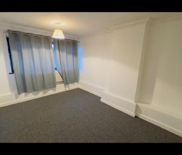 3 Bed Terraced House, Boyce Drive, BS2 - Photo 5