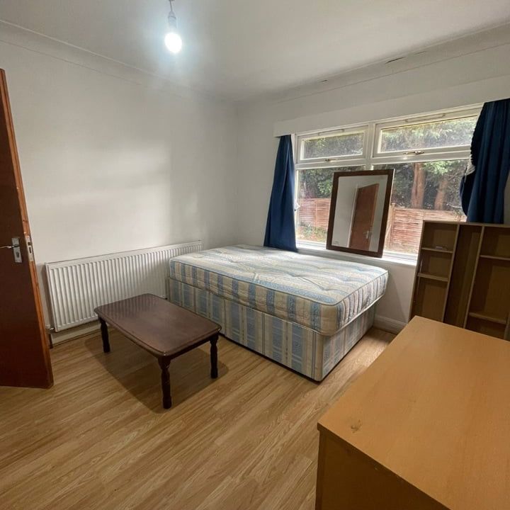 Room in a Shared House, Headingley Mount, LS6 - Photo 1