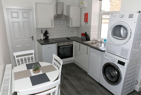 1 bedroom in a house share to rent - Photo 5