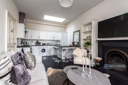 2 bedroom flat to rent - Photo 4