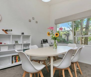 Property Management10 Regency Place, Sunnynook - House for Rent - Photo 3