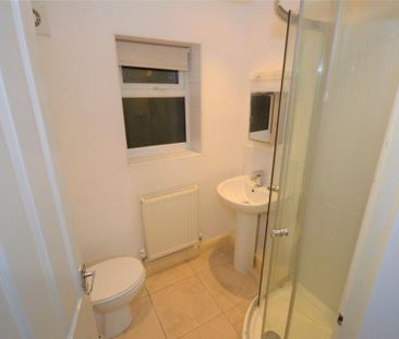 4 bedroom semi-detached house to rent - Photo 4