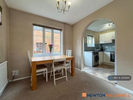 3 bedroom semi-detached house to rent - Photo 3