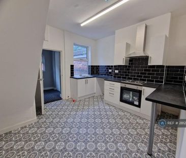 2 bedroom terraced house to rent - Photo 4