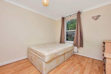 4 bedroom terraced house to rent - Photo 3