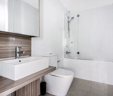 Modern two-bedroom apartment in Washington Park - Photo 2