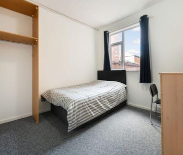 8 bedroom terraced house to rent - Photo 6