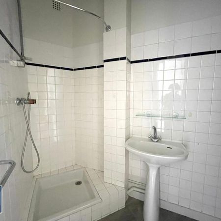 Location Appartement 2 pièces 50m² ST ETIENNE 42000 - Photo 4