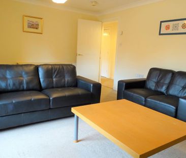 2 Bed Flat - Photo 3