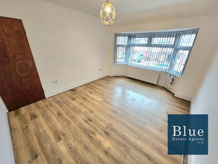 4 bedroom semi-detached house to rent - Photo 4