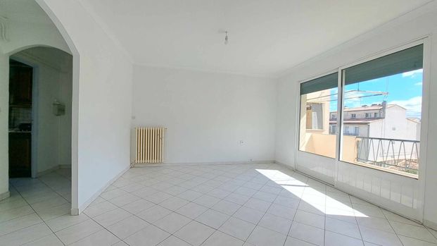 Location - Appartement T4 de 70 m² avec deux balcons et cave - Photo 1