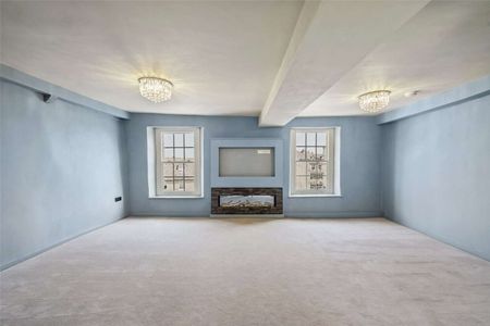 Superb Two Bedroom Flat in the Heart of Stow-on-the-Wold. - Photo 5
