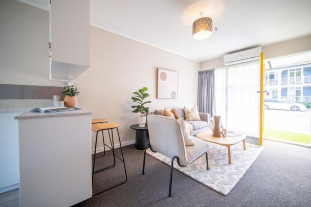 Stylish and low maintenance - Photo 1