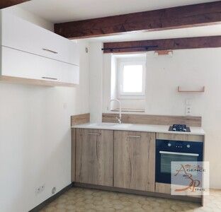 Location Maison 2 pièces 38m² COLLOBRIERES 83610 - Photo 4