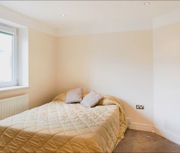 2 Bed Flat, Royal Docks, E16 - Photo 1