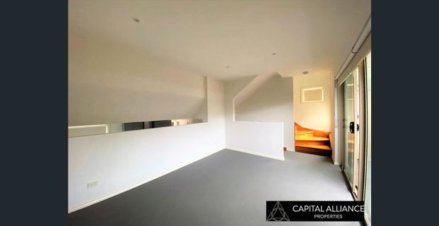 2 Bedroom townhouse in Great Box Hill Location! - Photo 1