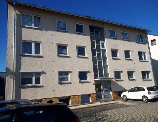 Schön geschnittene 2 ZKB Wohnung, 2. OG mit Balkon - Foto 1