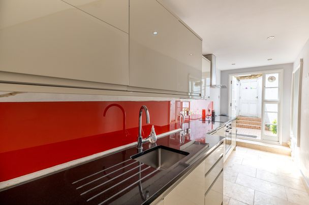 Moreton Terrace Mews North, London, SW1V - Photo 1