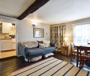 3 bedroom character property to rent - Photo 2