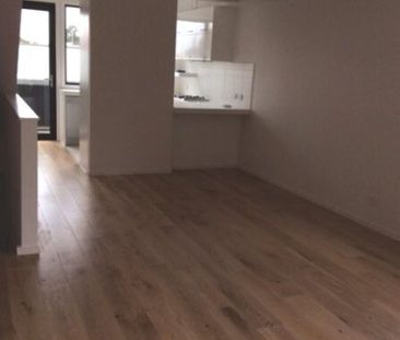 Stylish and Convenient double storey townhouse! - Photo 2