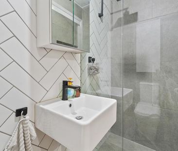 Quiet Cul-de-Sac Location & Feature-Packed Family Home - Photo 4