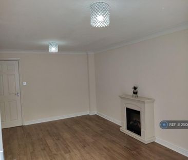 4 bedroom end of terrace house to rent - Photo 1