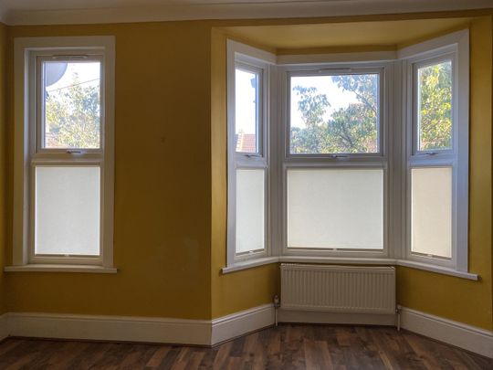 2 Bed Flat, Leslie Road, E11 - Photo 1