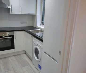 1 Bed Flat, Canberra Close, NW4 - Photo 3