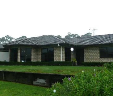 Lovely Family Home - Photo 2