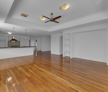 Large Three Bedroom Home in Baldivis - Photo 4
