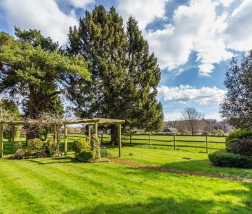 Ref: SB - Charlwood Place - Photo 5