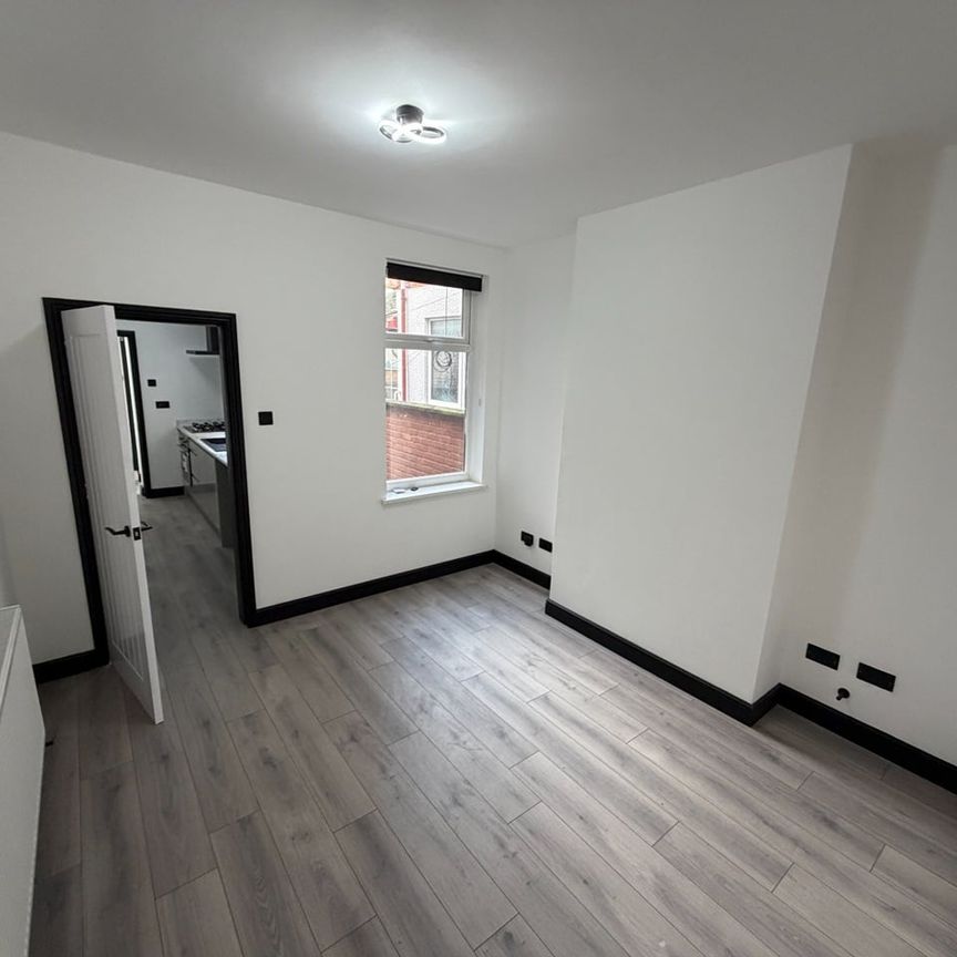 3 Bed Terraced House, Kensington St, LE4 - Photo 1