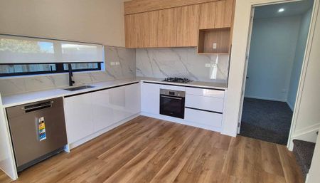 Beautiful new home in Mt Wellington - Photo 2