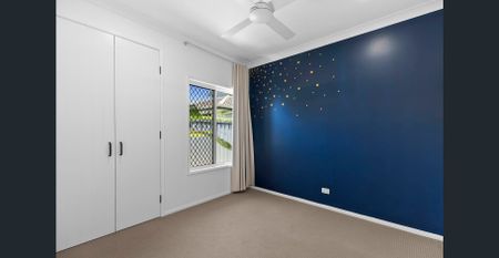 Stylish Family Living in a Prime Birkdale Pocket - Your Bayside Retreat Awaits! - Photo 5