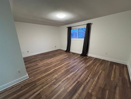 For Lease - 2239 Shipwright Road, Oakville, Ontario - Photo 3