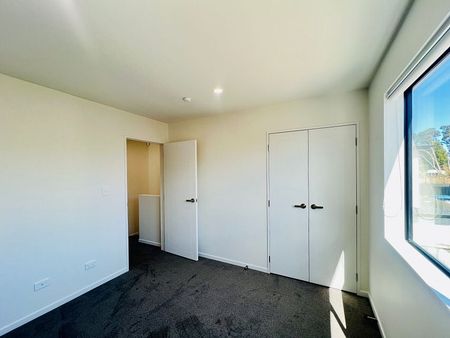 Brand New 2.5-Bedroom + 2.5 bathroom in New Lynn! - Photo 3