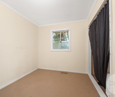 19 Chifley Cres, Kooringal NSW 2650 - Photo 6